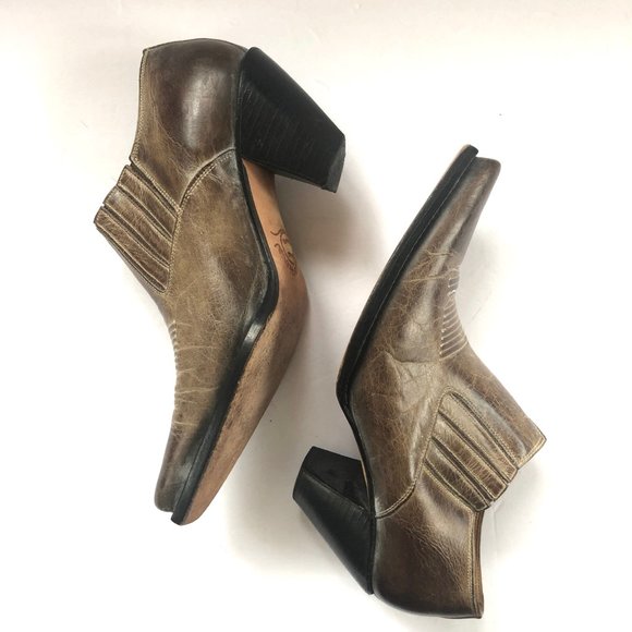 Charlie 1 Horse Western Ankle Boot in Rustic Brown - Picture 3 of 8